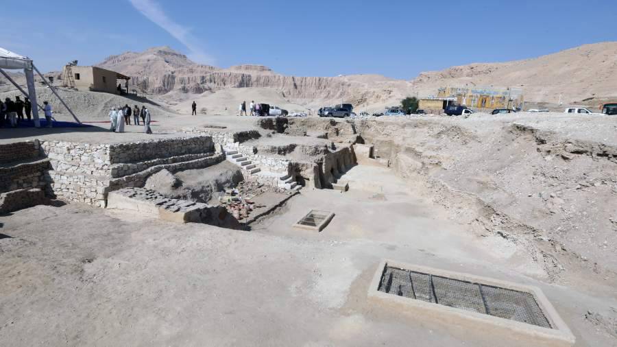 Нидерландия фиръавн Тутмос III даврига оид ўғирланган бюстни Мисрга қайтарди